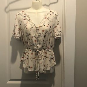 Short sleeve button blouse